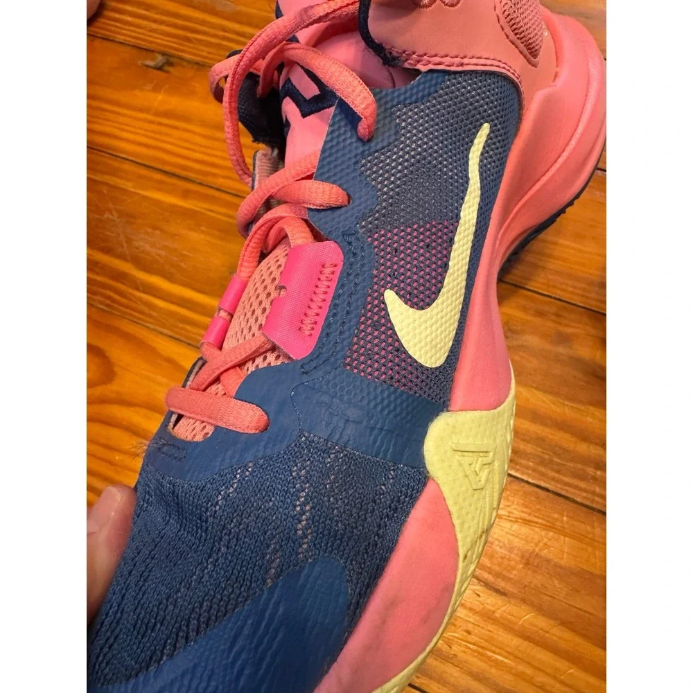 Nike Giannis Immortality 2 Youth 7,‎ Women's 8.5